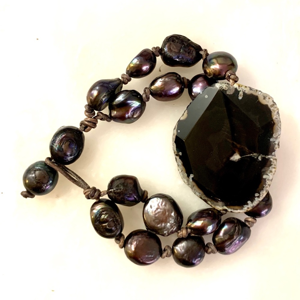 NEOT Unusual stone and pearl bracelet. Dramatic - Picture 1 of 2